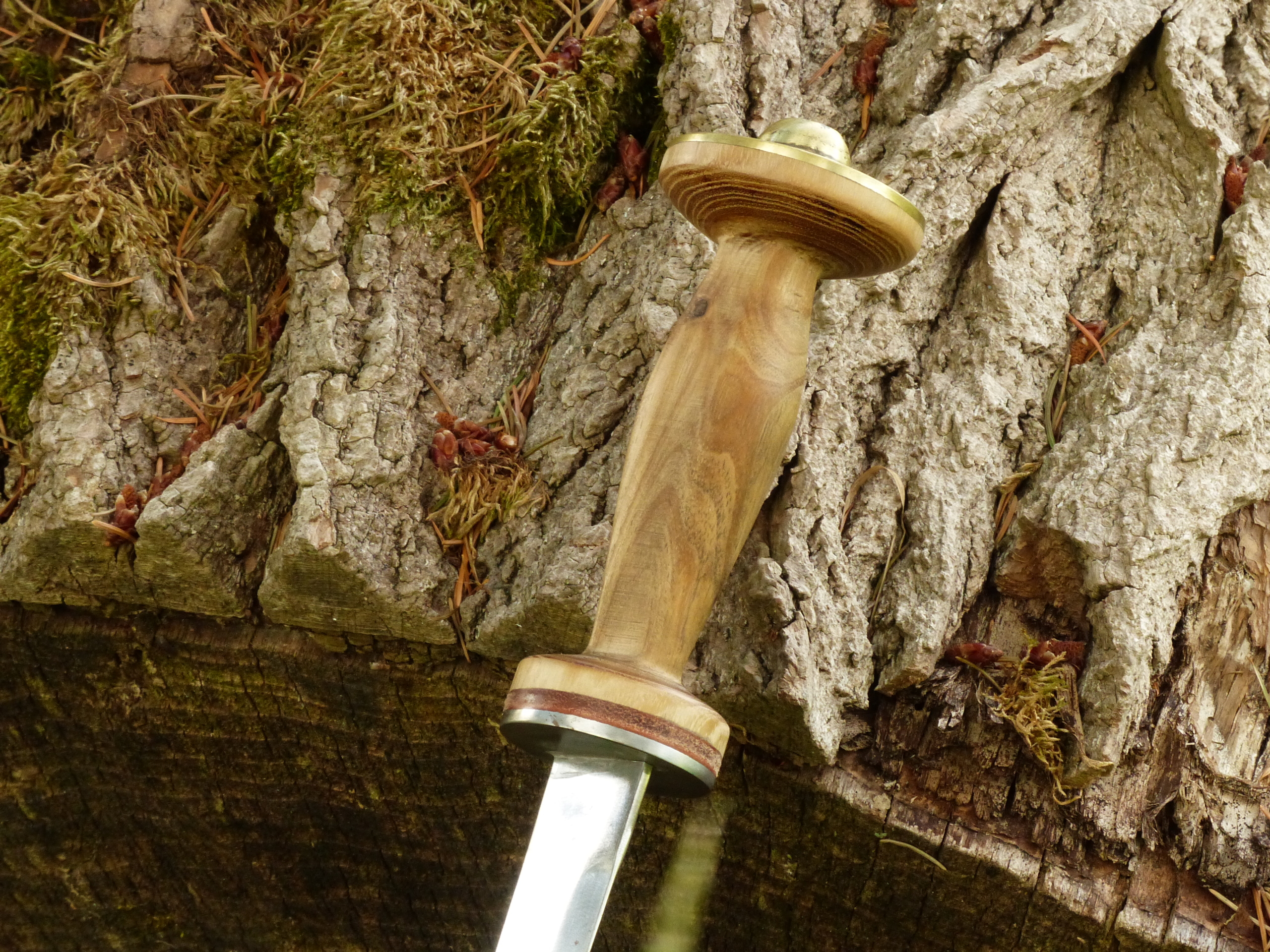 Sabre court à rouelles