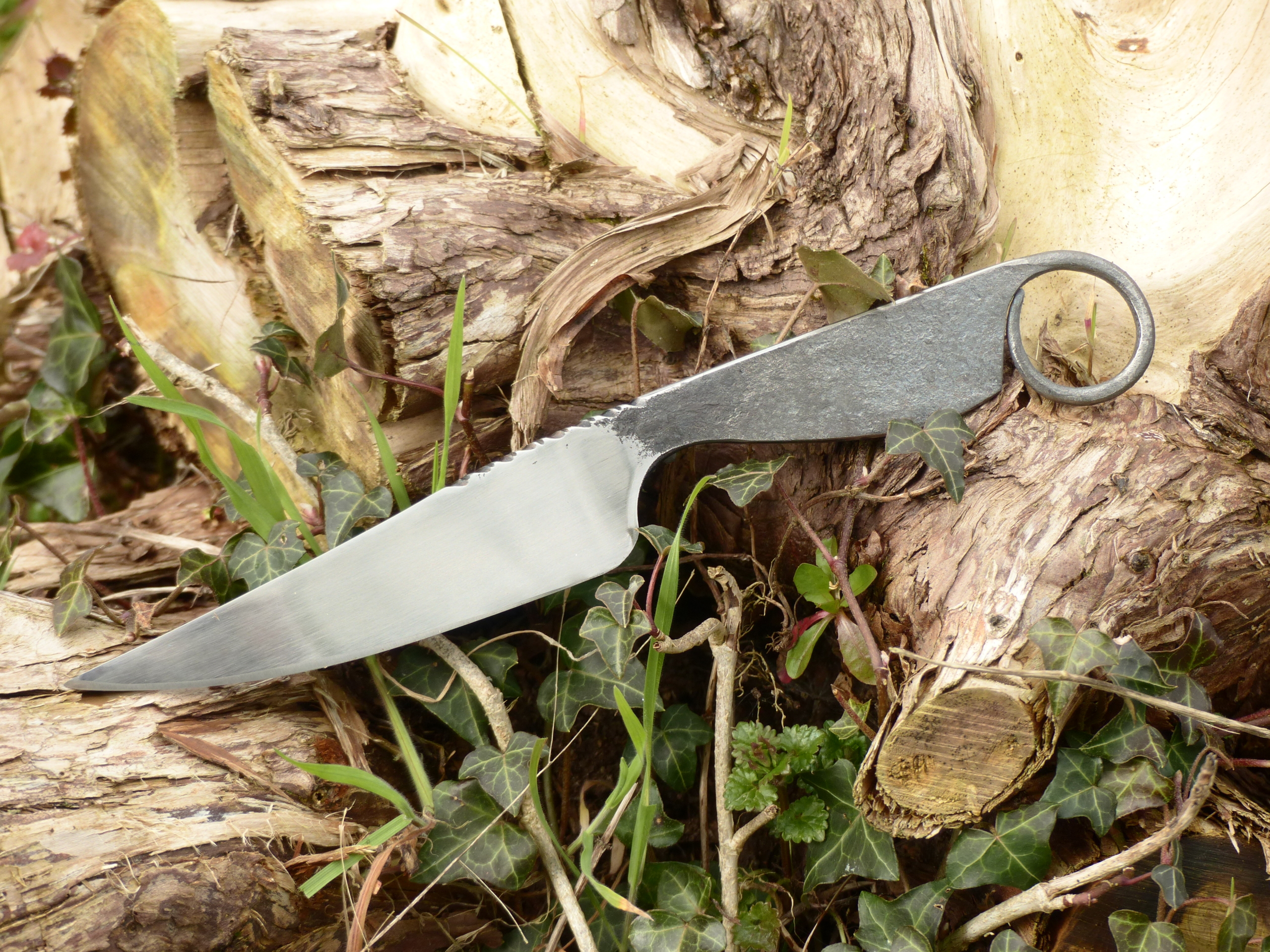 Couteau brut de forge guilloché
