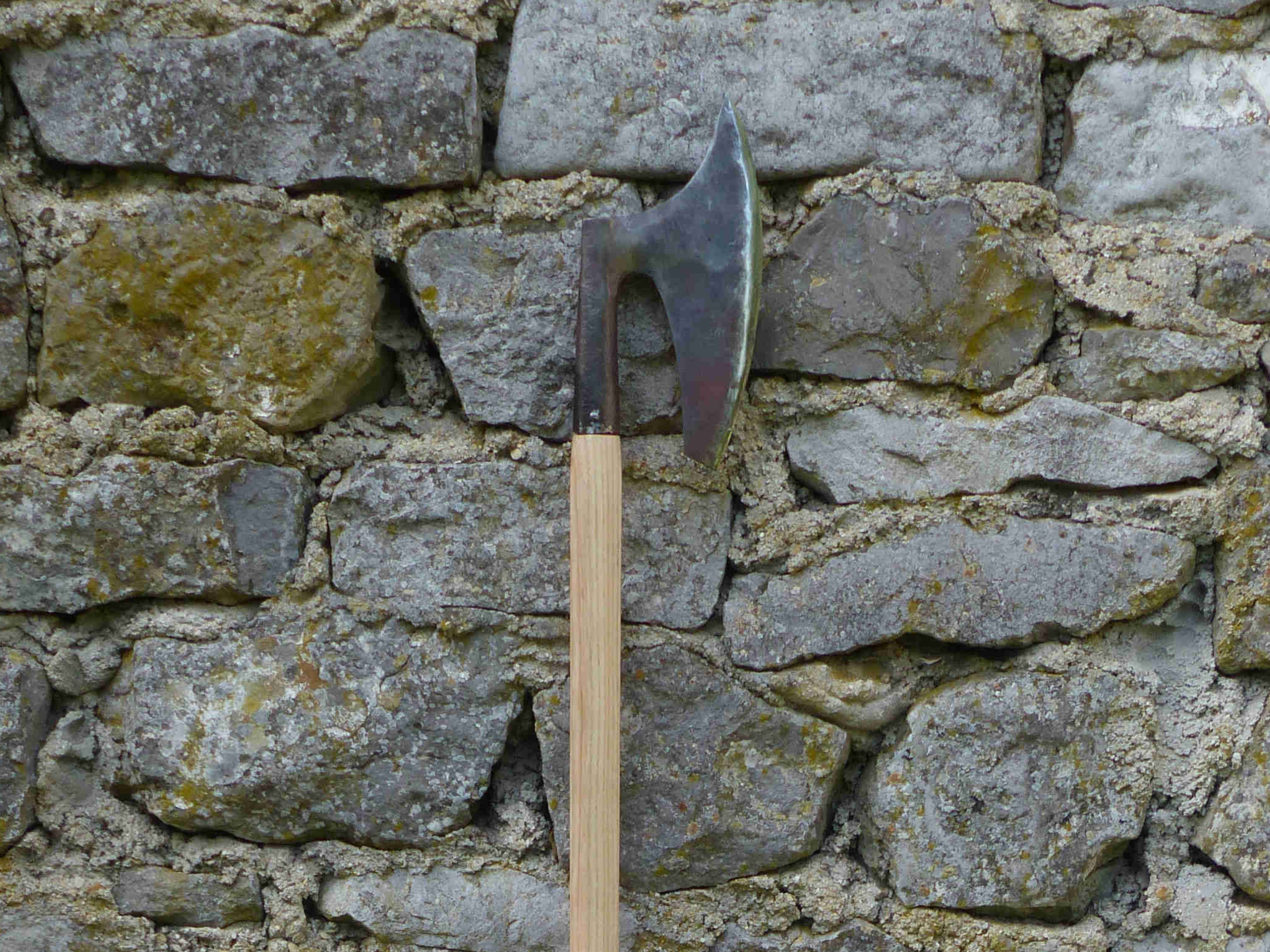 Hache à douille
