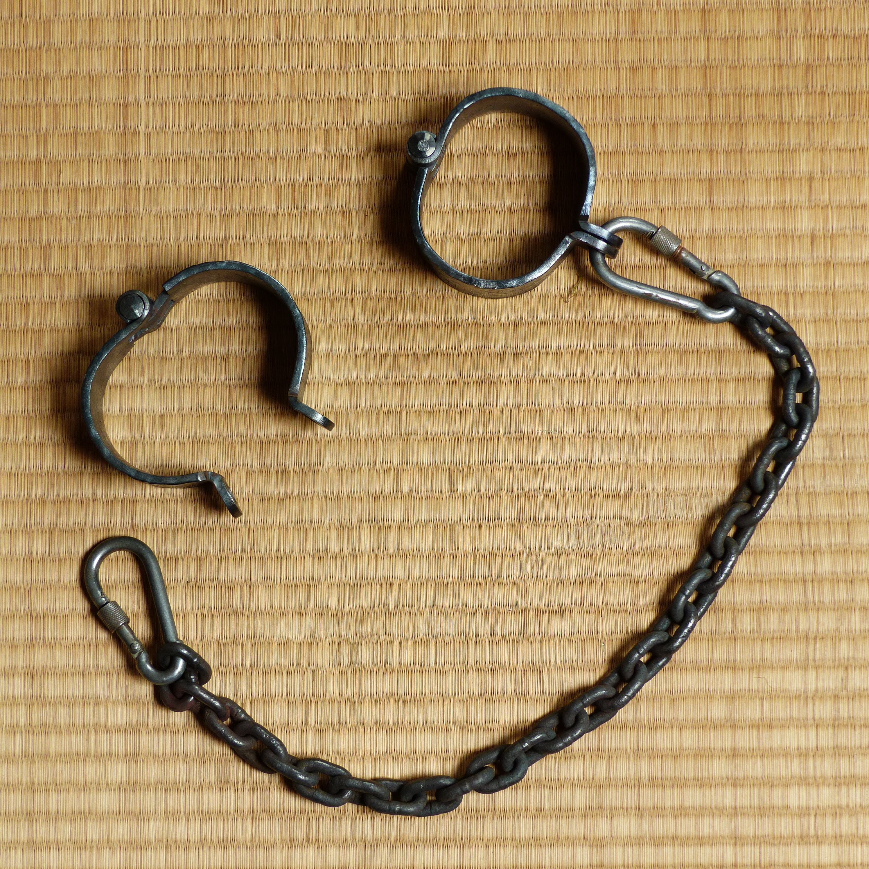 Entrave de cheville — chaîne souple